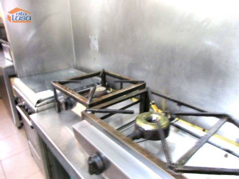 Café restaurante a funcionar 