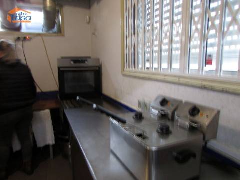 Café restaurante a funcionar 