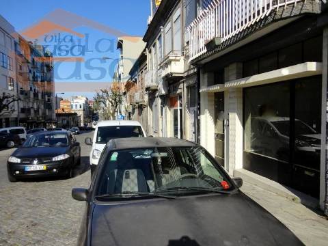 Loja e Armazém em Camões de 170 m2 entrada por 2 Ruas 