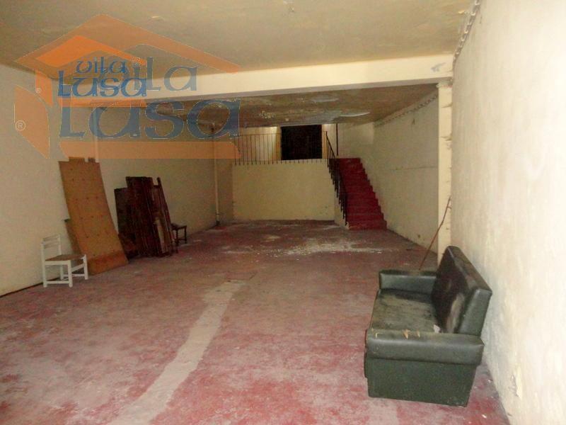 Loja e Armazém em Camões de 170 m2 entrada por 2 Ruas 