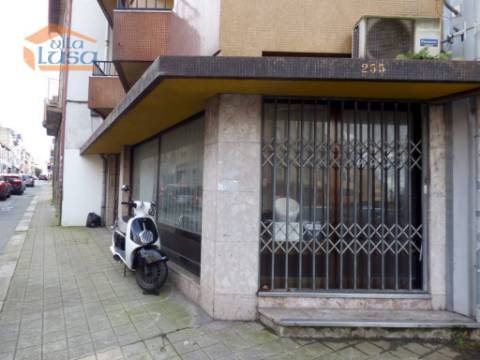 Loja Vale Formoso com 350 m2 e 100 m2 de terraço coberto 