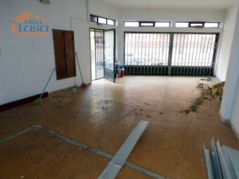 Loja Vale Formoso com 350 m2 e 100 m2 de terraço coberto 