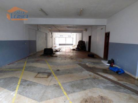 Loja Vale Formoso com 350 m2 e 100 m2 de terraço coberto 