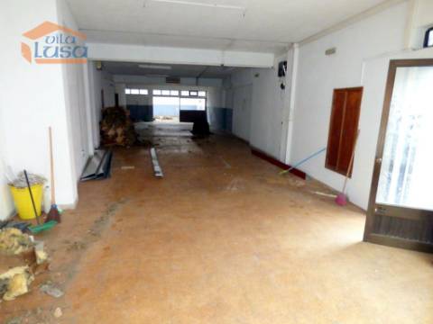 Loja Vale Formoso com 350 m2 e 100 m2 de terraço coberto 