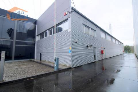 Pavilhão Industrial Moderno à Venda em São João da Madeira