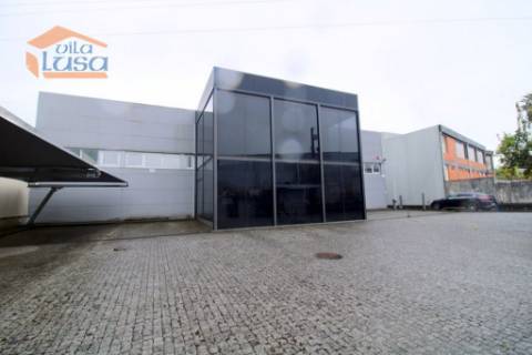 Pavilhão Industrial Moderno à Venda em São João da Madeira