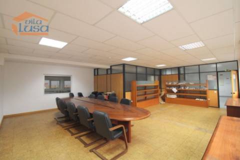 Pavilhão Industrial Moderno à Venda em São João da Madeira