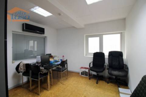 Pavilhão Industrial Moderno à Venda em São João da Madeira