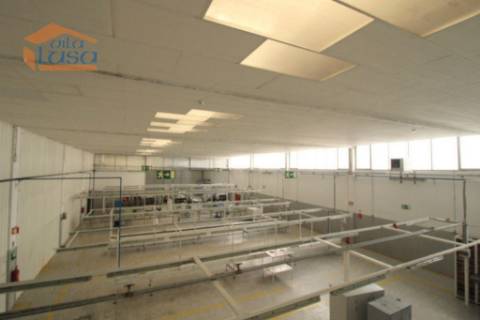 Pavilhão Industrial Moderno à Venda em São João da Madeira