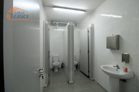 Pavilhão Industrial Moderno à Venda em São João da Madeira