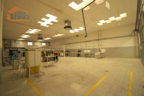 Pavilhão Industrial Moderno à Venda em São João da Madeira