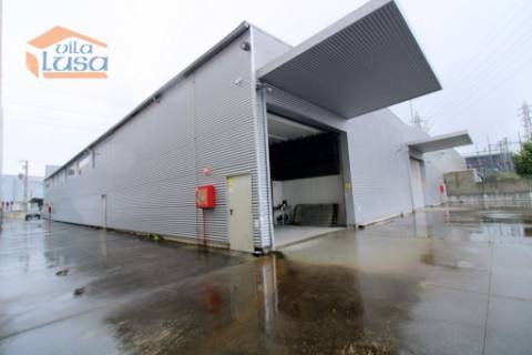 Pavilhão Industrial Moderno à Venda em São João da Madeira
