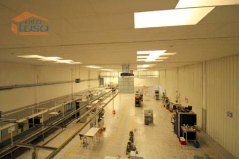 Pavilhão Industrial Moderno à Venda em São João da Madeira