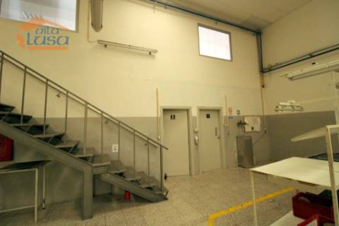 Pavilhão Industrial Moderno à Venda em São João da Madeira