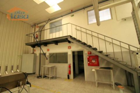 Pavilhão Industrial Moderno à Venda em São João da Madeira