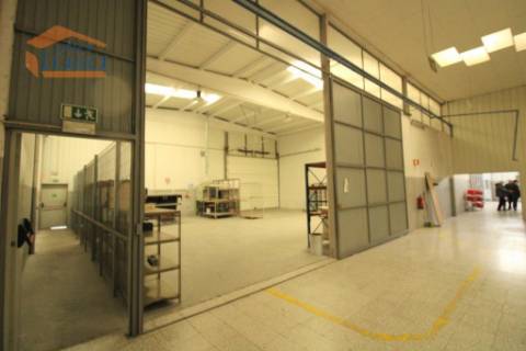 Pavilhão Industrial Moderno à Venda em São João da Madeira