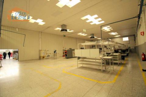 Pavilhão Industrial Moderno à Venda em São João da Madeira