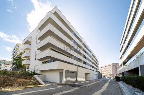 Apartamento T2,  3 wcs (2 suites) com Garagem Dupla no Centro de Gaia