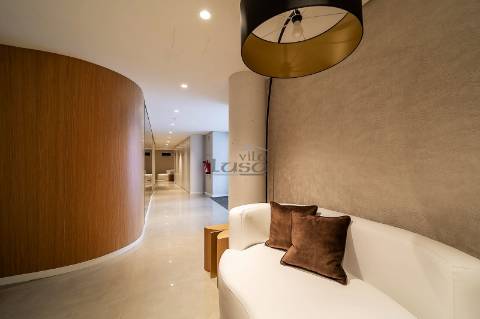 Apartamento T2,  3 wcs (2 suites) com Garagem Dupla no Centro de Gaia