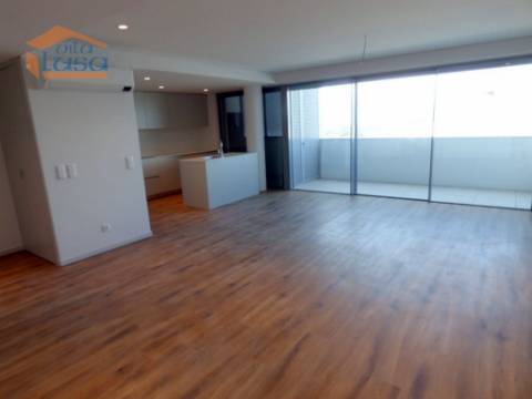 Apartamento T2,  3 wcs (2 suites) com Garagem Dupla no Centro de Gaia