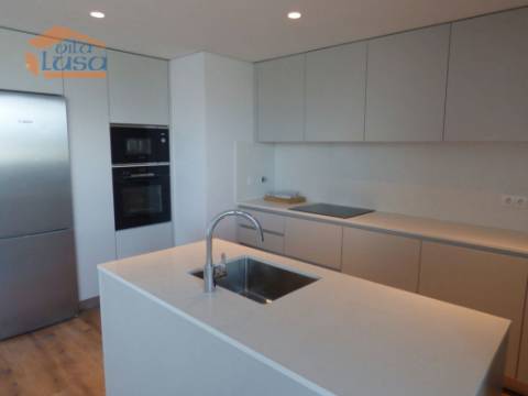 Apartamento T2,  3 wcs (2 suites) com Garagem Dupla no Centro de Gaia