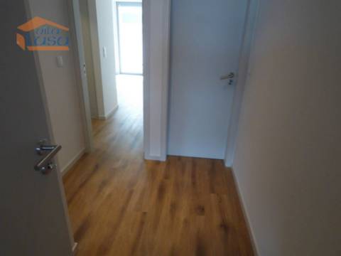 Apartamento T2,  3 wcs (2 suites) com Garagem Dupla no Centro de Gaia
