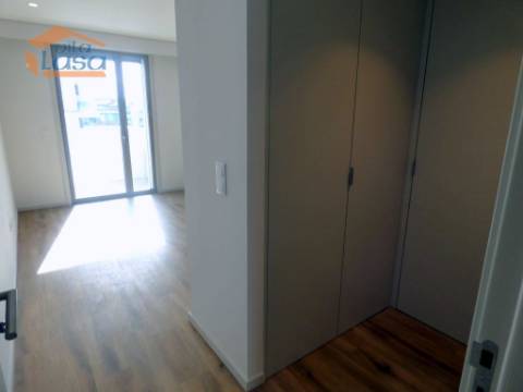Apartamento T2,  3 wcs (2 suites) com Garagem Dupla no Centro de Gaia