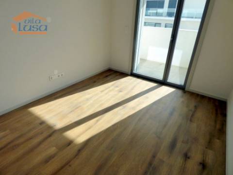 Apartamento T2,  3 wcs (2 suites) com Garagem Dupla no Centro de Gaia