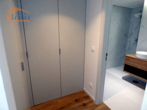 Apartamento T2,  3 wcs (2 suites) com Garagem Dupla no Centro de Gaia