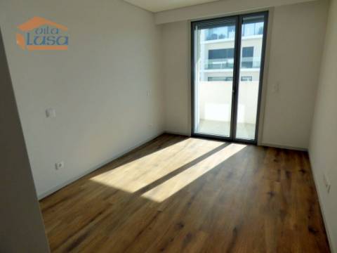 Apartamento T2,  3 wcs (2 suites) com Garagem Dupla no Centro de Gaia