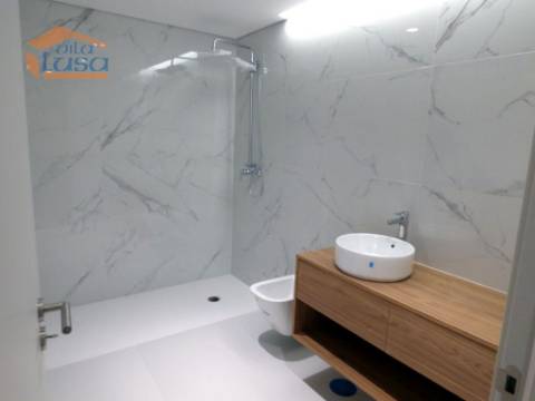 Apartamento T2,  3 wcs (2 suites) com Garagem Dupla no Centro de Gaia