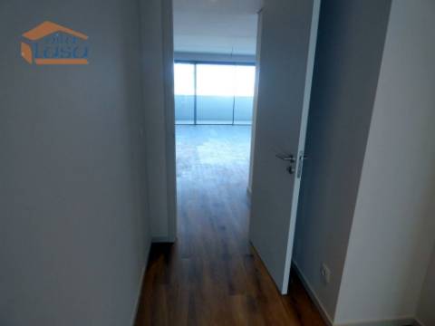 Apartamento T2,  3 wcs (2 suites) com Garagem Dupla no Centro de Gaia