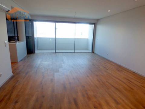 Apartamento T2,  3 wcs (2 suites) com Garagem Dupla no Centro de Gaia