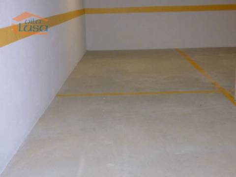 Apartamento T2,  3 wcs (2 suites) com Garagem Dupla no Centro de Gaia