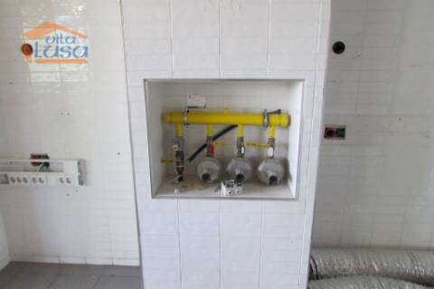 Espaço Comercial de 267 m² no Coração de Oliveira do Douro