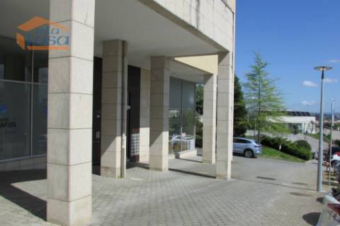 Espaço comercial 267 m² no Coração de Oliveira do Douro