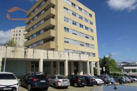 Espaço comercial 267 m² no Coração de Oliveira do Douro