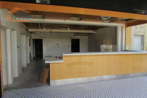 Espaço comercial 267 m² no Coração de Oliveira do Douro