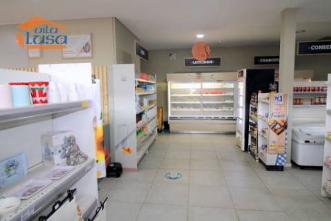 Arrendamento loja com armazém neste momento esta bazio  Centro do Olival em Vila Nova de Gaia 