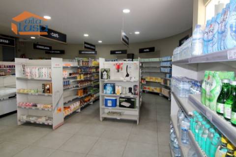 Arrendamento loja com armazém neste momento esta bazio  Centro do Olival em Vila Nova de Gaia 