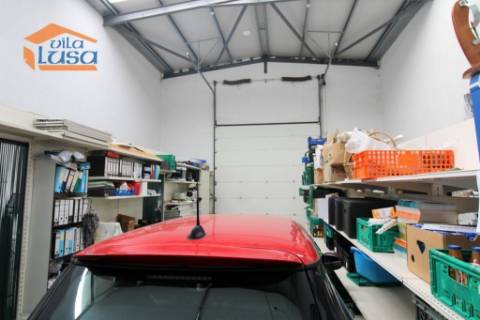 Arrendamento loja com armazém neste momento esta bazio  Centro do Olival em Vila Nova de Gaia 