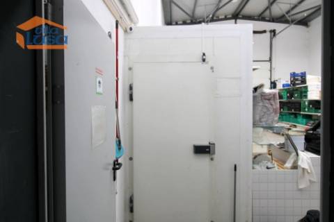 Arrendamento loja com armazém neste momento esta bazio  Centro do Olival em Vila Nova de Gaia 