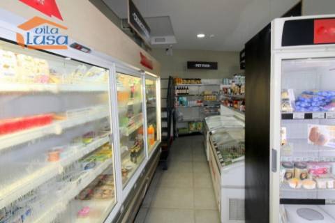 Arrendamento loja com armazém neste momento esta bazio  Centro do Olival em Vila Nova de Gaia 