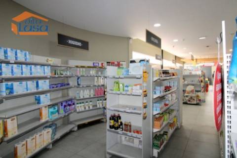 Arrendamento loja com armazém neste momento esta bazio  Centro do Olival em Vila Nova de Gaia 