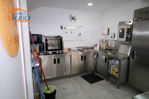 Arrendamento loja com armazém neste momento esta bazio  Centro do Olival em Vila Nova de Gaia 