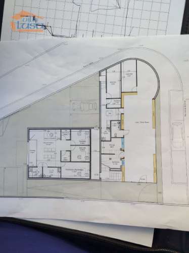 Arrendamento loja com armazém neste momento esta bazio  Centro do Olival em Vila Nova de Gaia 