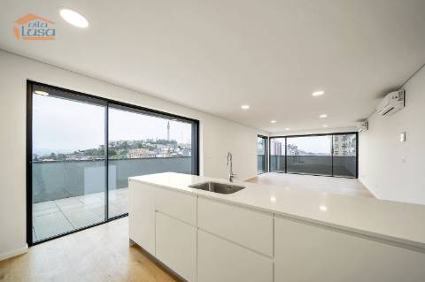 Exclusivo T4 com 3 Frentes na Avenida da República  Vila Nova de Gaia