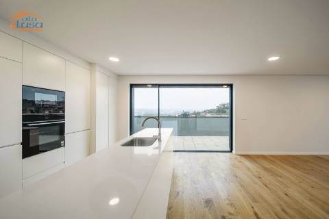 Exclusivo T4 com 3 Frentes na Avenida da República  Vila Nova de Gaia