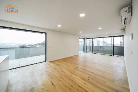 Exclusivo T4 com 3 Frentes na Avenida da República  Vila Nova de Gaia