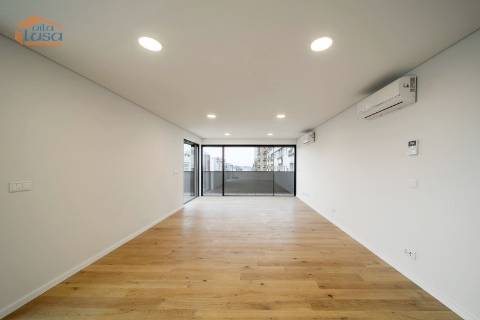 Exclusivo T4 com 3 Frentes na Avenida da República  Vila Nova de Gaia